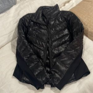 ALO yoga size small puffer zip up black